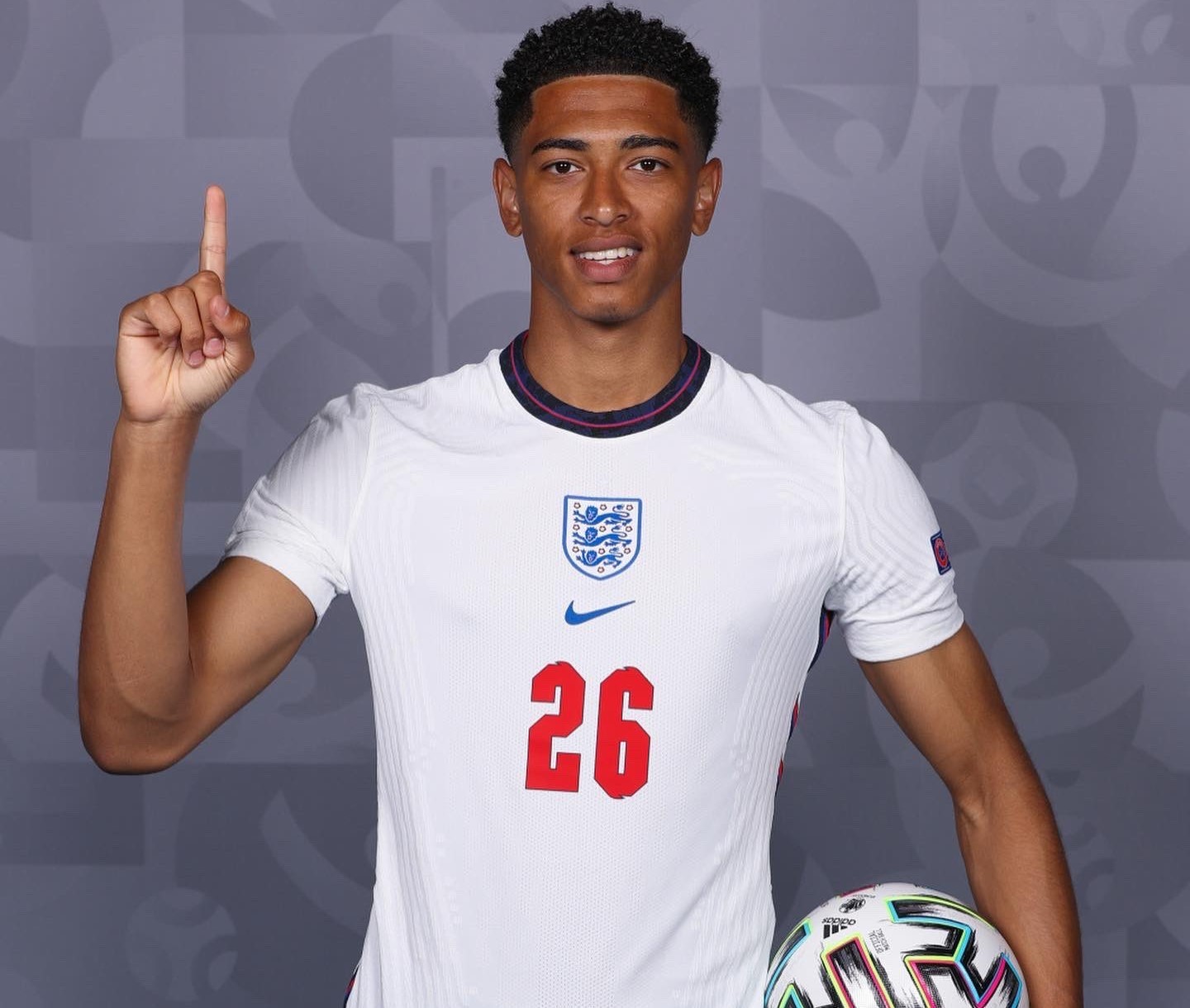 记者：丘库埃泽目前最有可能去富勒姆，土超俱乐部没报价