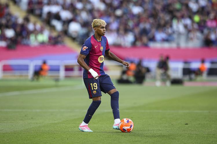 NBA球员数据榜：东契奇得分领先,