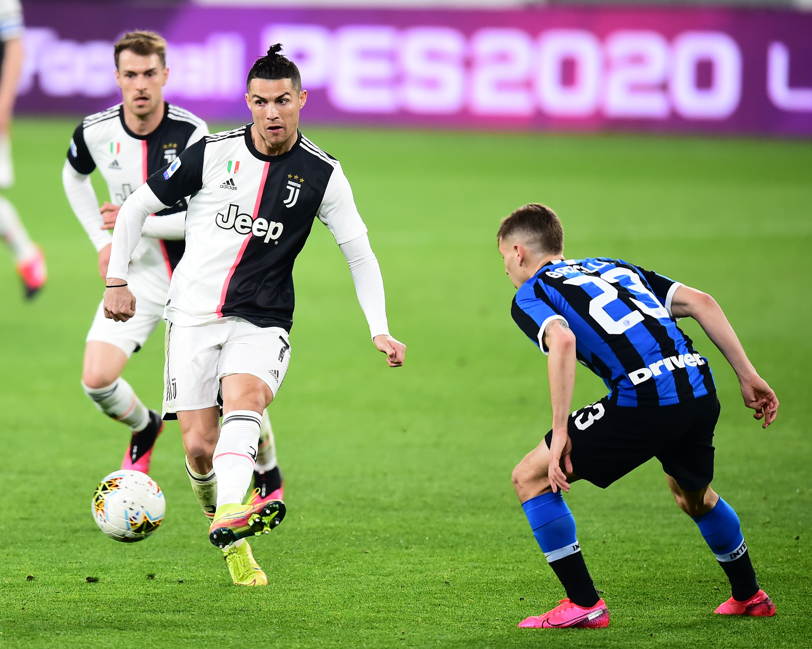 每体：博阿滕在巴萨体育城训练数日，并与弗里克会面