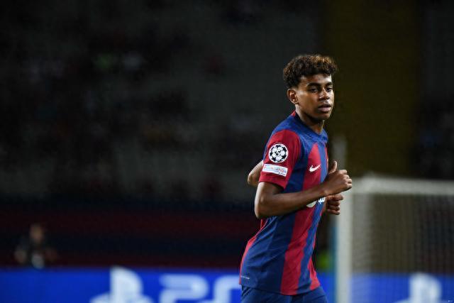 慕尼黑1860主席回应拜仁球迷横幅：这完全不尊重人，越界了